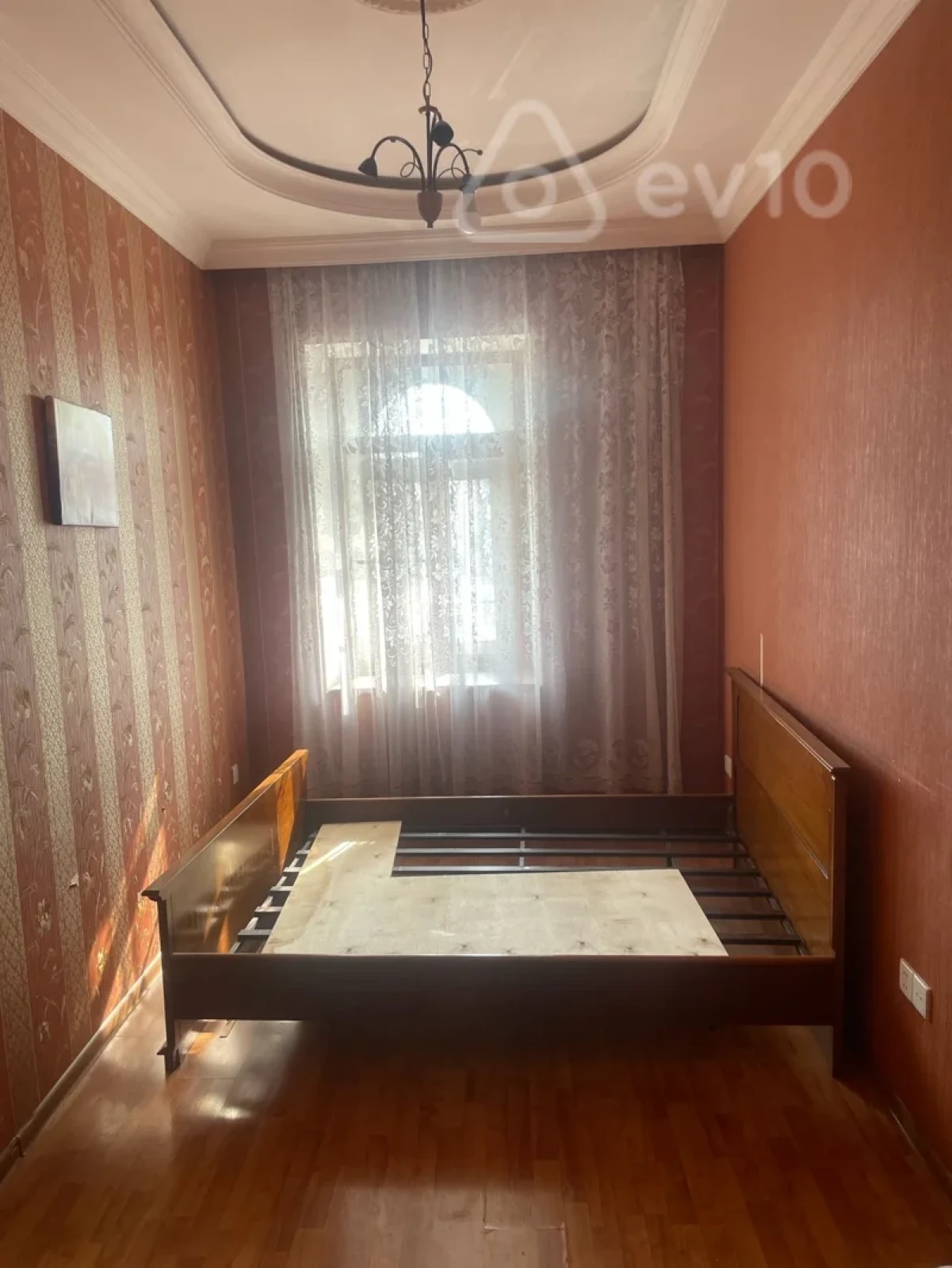 Satılır 2 otaqlı köhnə tikili 57 m²
