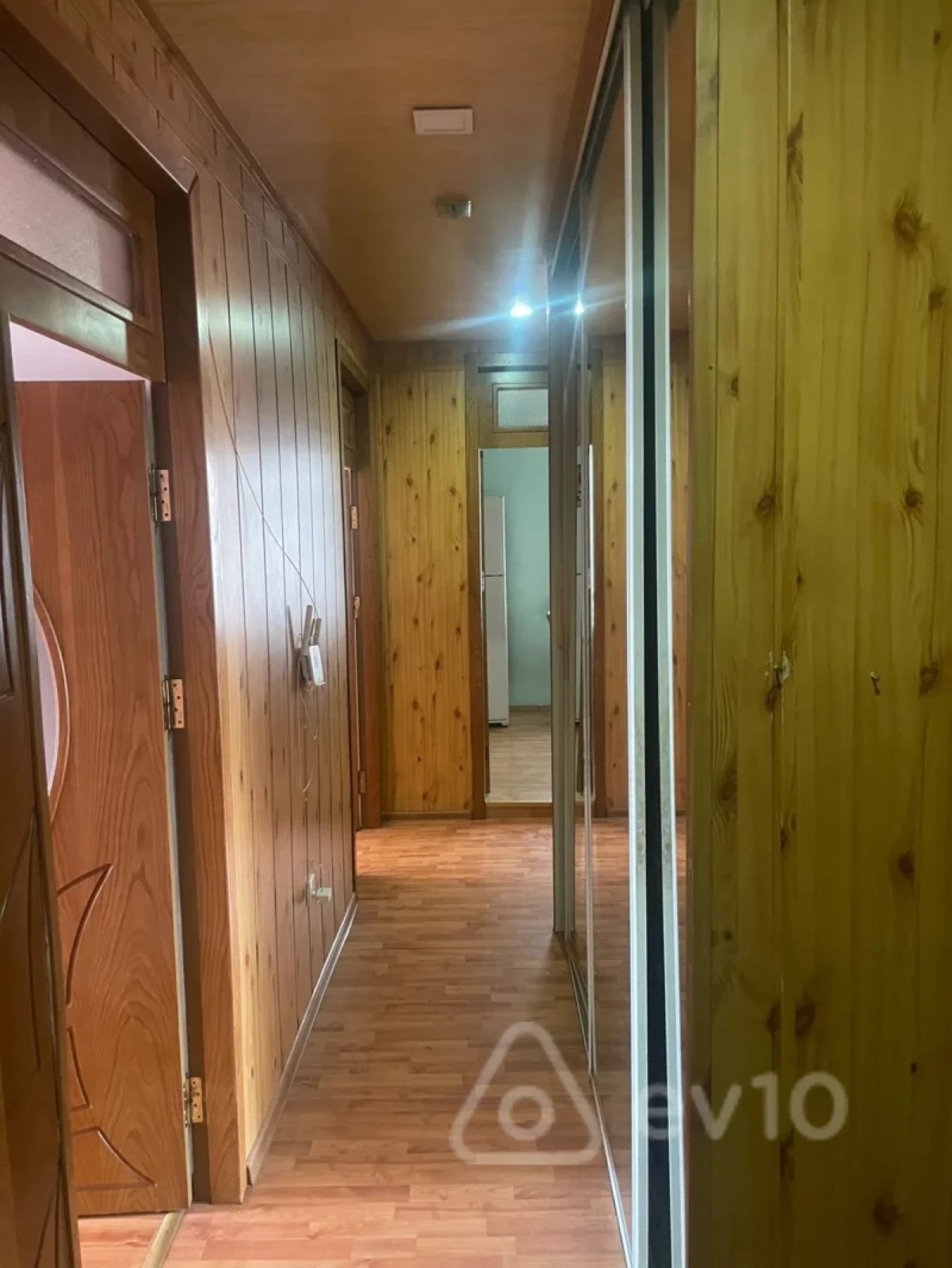 Satılır 2 otaqlı köhnə tikili 57 m²