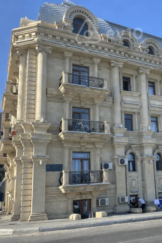 Satılır 2 otaqlı köhnə tikili 57 m²