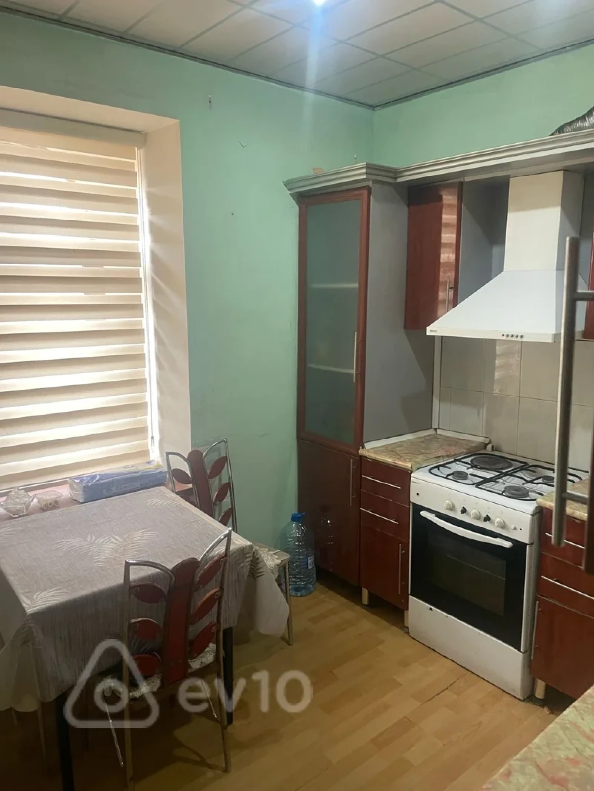 Satılır 2 otaqlı köhnə tikili 57 m²
