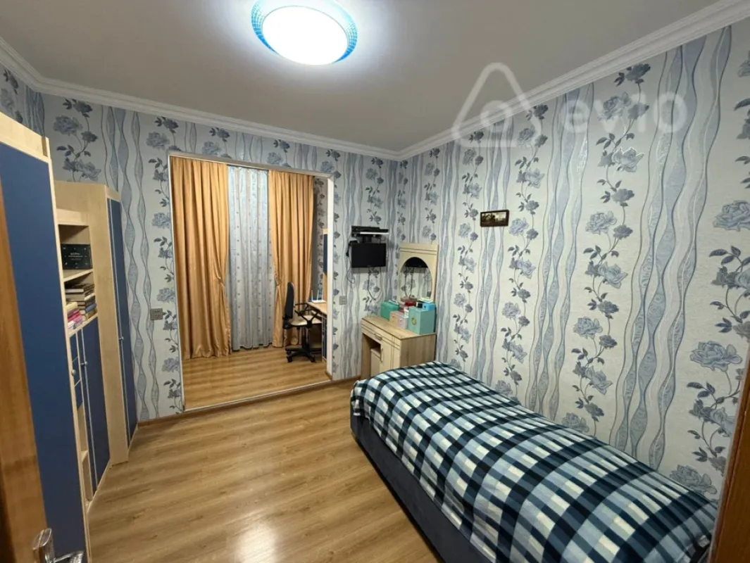 Satılır 3 otaqlı köhnə tikili 70 m²