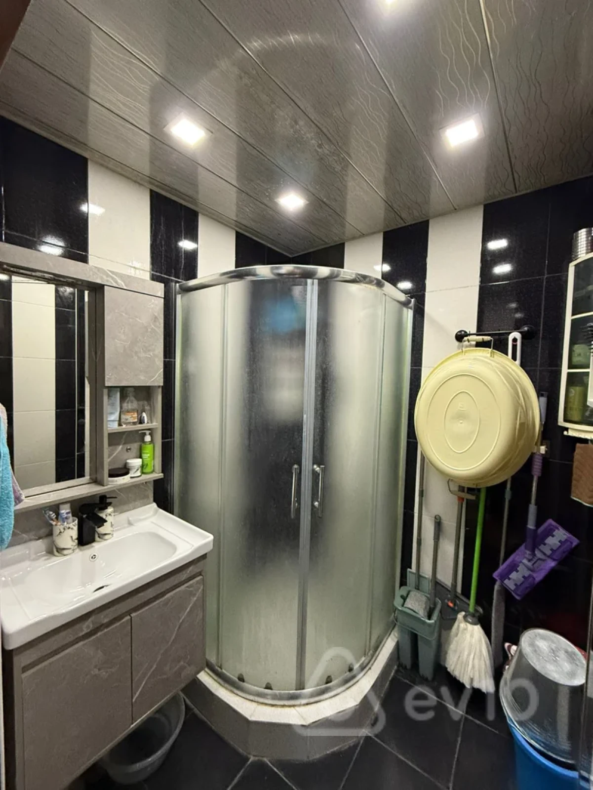 Satılır 3 otaqlı köhnə tikili 70 m²