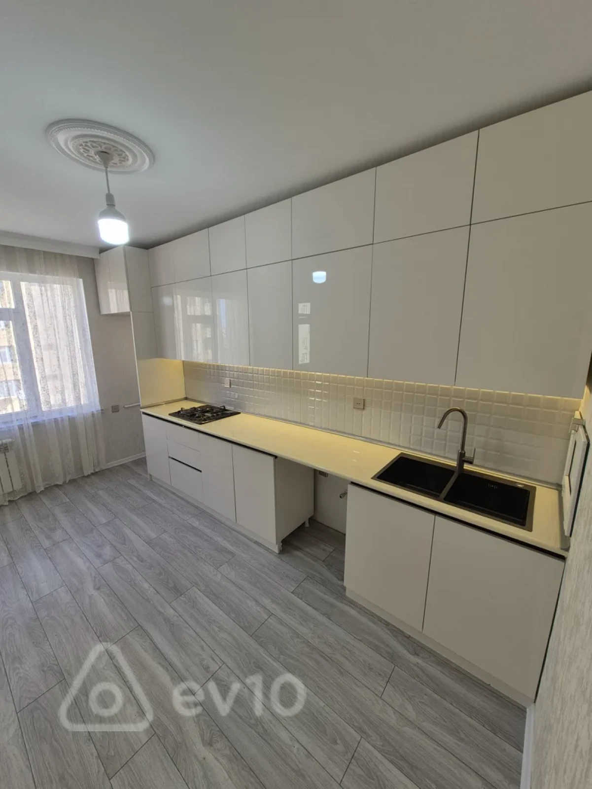 Satılır 2 otaqlı yeni tikili 70 m²