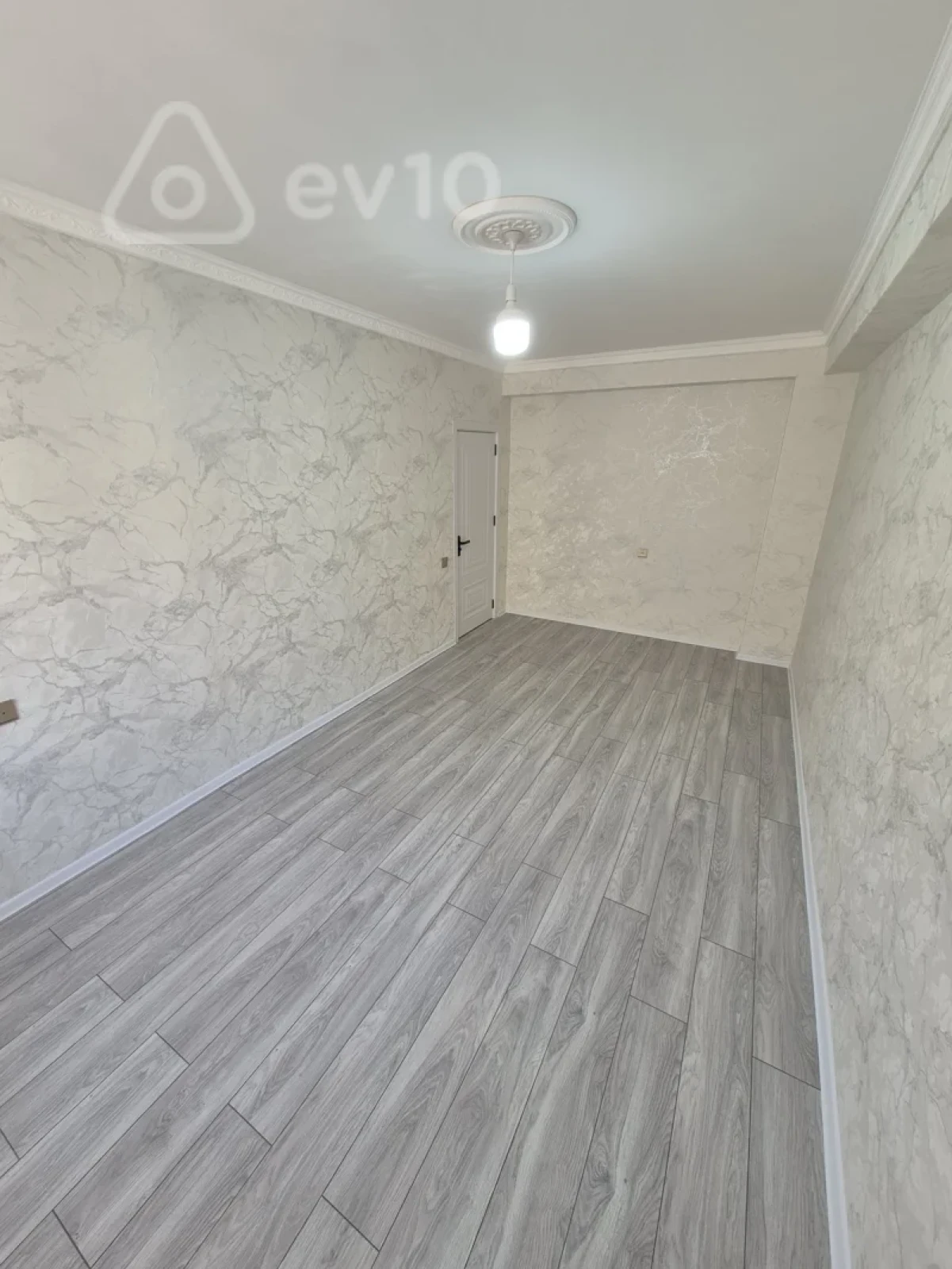 Satılır 2 otaqlı yeni tikili 70 m²