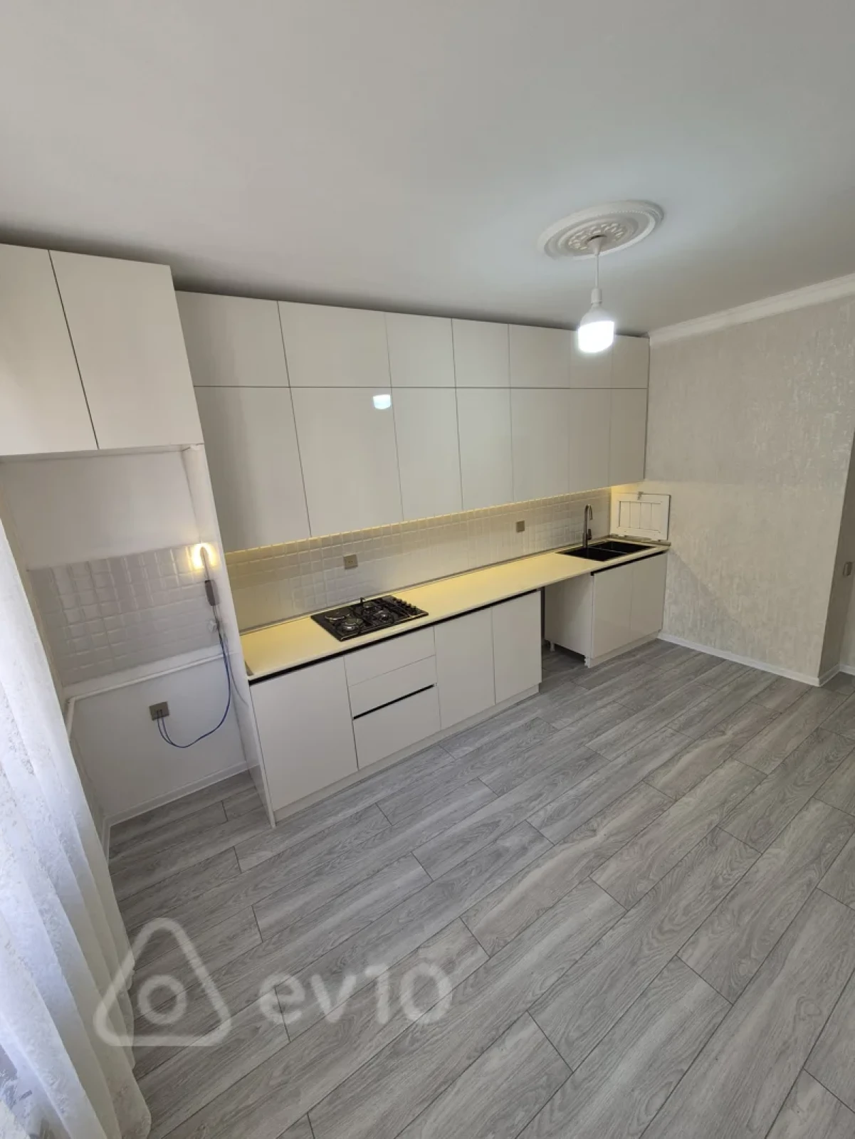 Satılır 2 otaqlı yeni tikili 70 m²