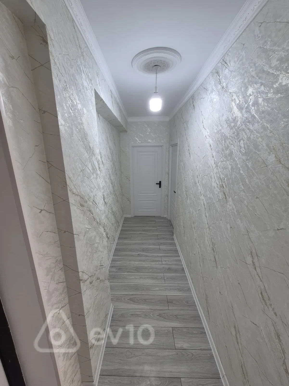 Satılır 2 otaqlı yeni tikili 70 m²