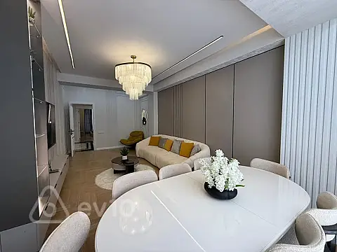 Satılır 3 otaqlı yeni tikili 120 m²