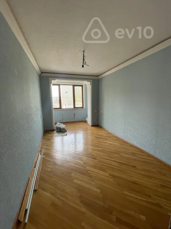 Satılır 3 otaqlı köhnə tikili 100 m²