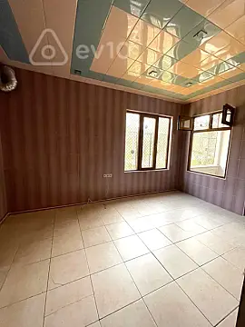 Satılır 3 otaqlı köhnə tikili 100 m²