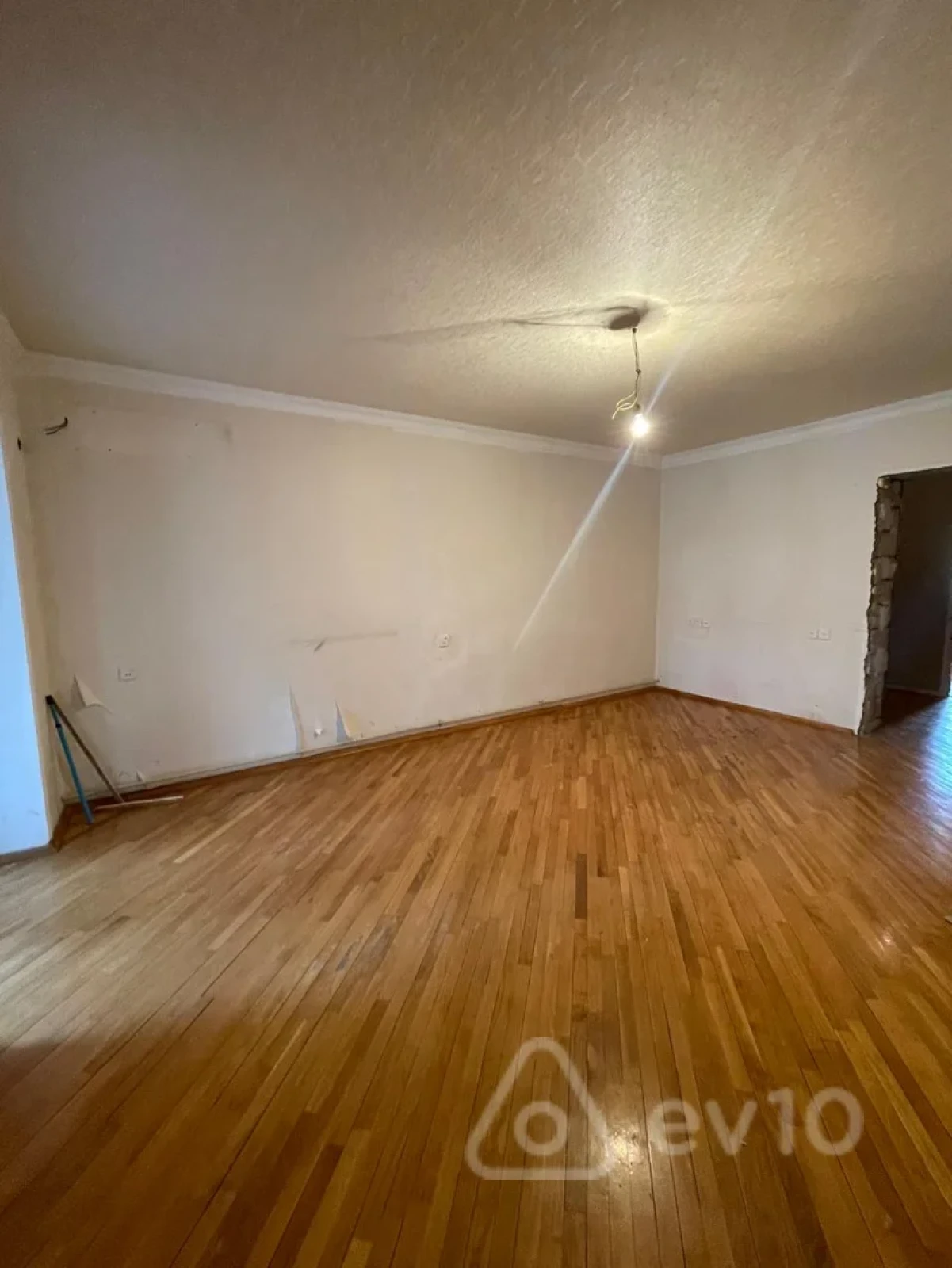 Satılır 3 otaqlı köhnə tikili 100 m²