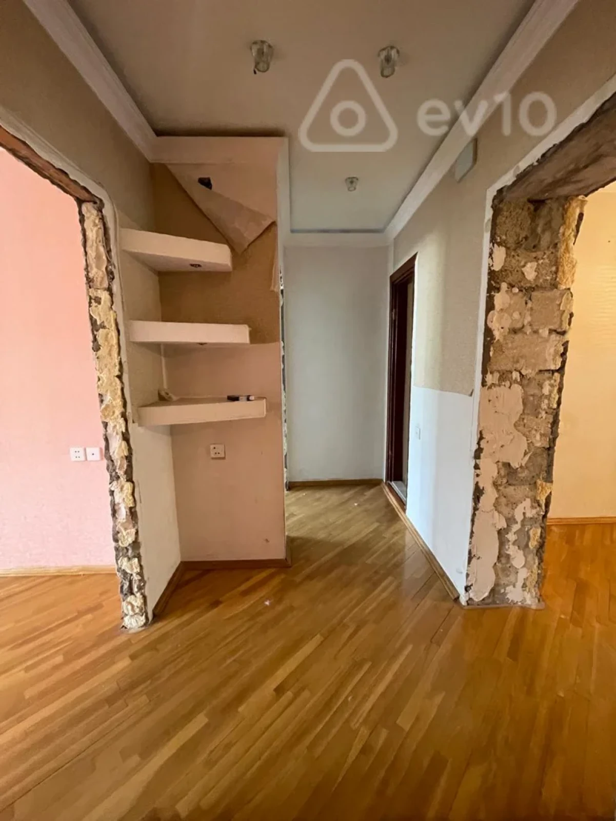 Satılır 3 otaqlı köhnə tikili 100 m²