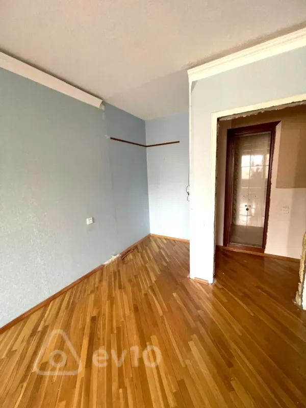 Satılır 3 otaqlı köhnə tikili 100 m²