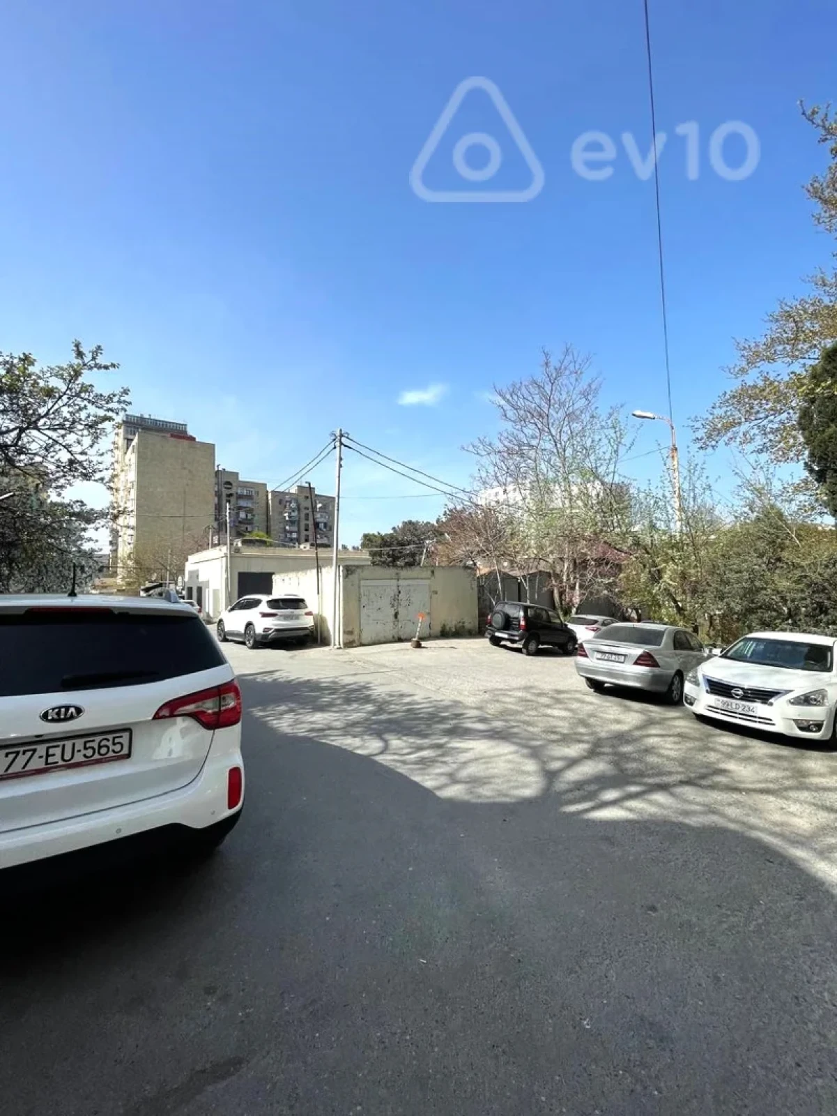 Satılır 3 otaqlı köhnə tikili 100 m²