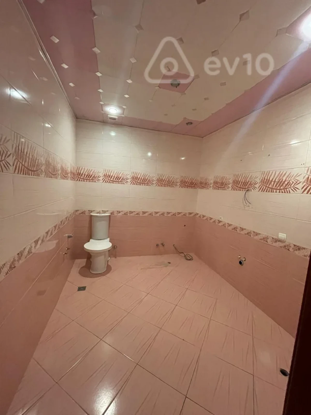 Satılır 3 otaqlı köhnə tikili 100 m²