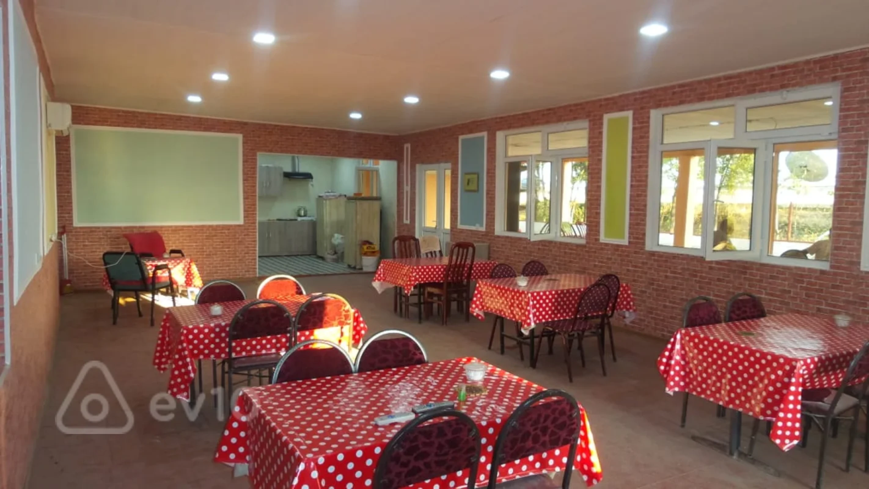 Satılır mənzil 300 m²