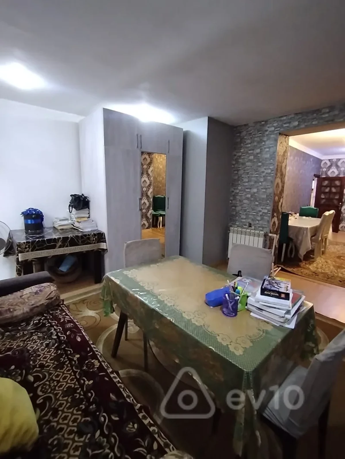 Satılır 3 otaqlı köhnə tikili 80 m²