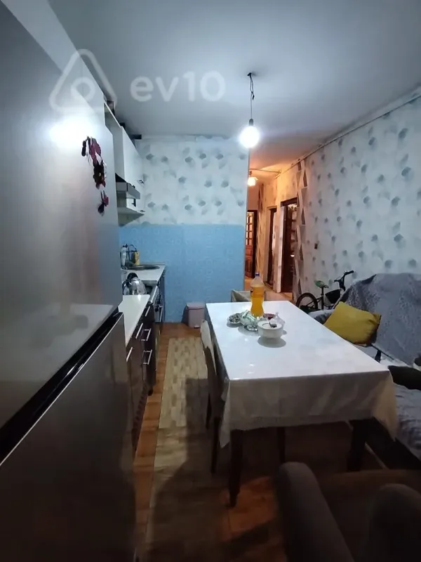 Satılır 3 otaqlı köhnə tikili 80 m²