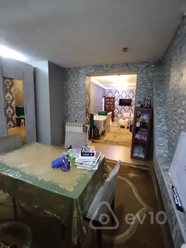 Satılır 3 otaqlı köhnə tikili 80 m²
