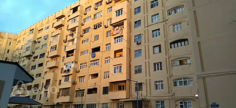 Satılır 2 otaqlı köhnə tikili 60 m²