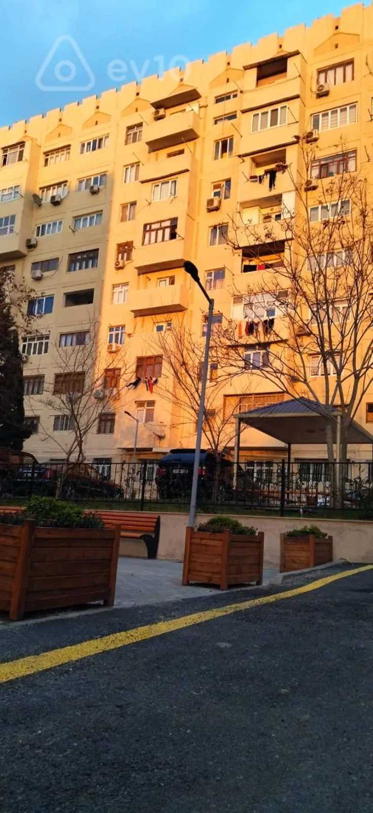 Satılır 2 otaqlı köhnə tikili 60 m²