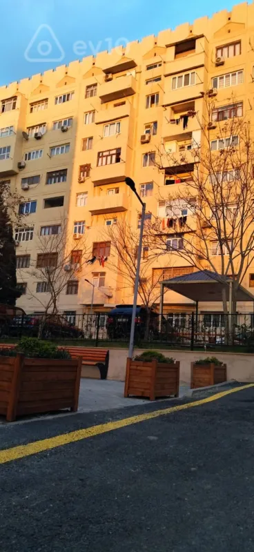 Satılır 2 otaqlı köhnə tikili 60 m²