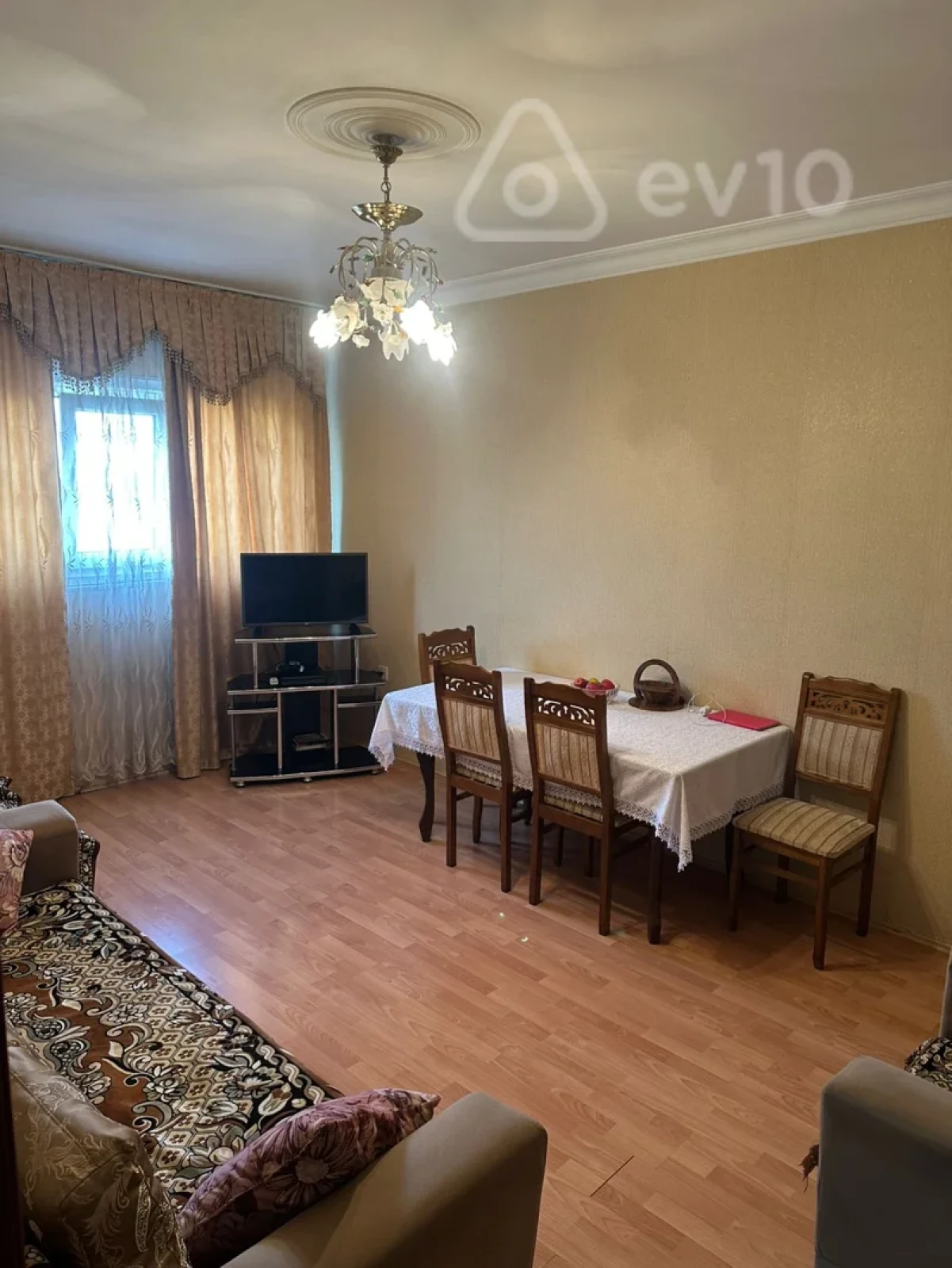 Satılır 2 otaqlı köhnə tikili 60 m²