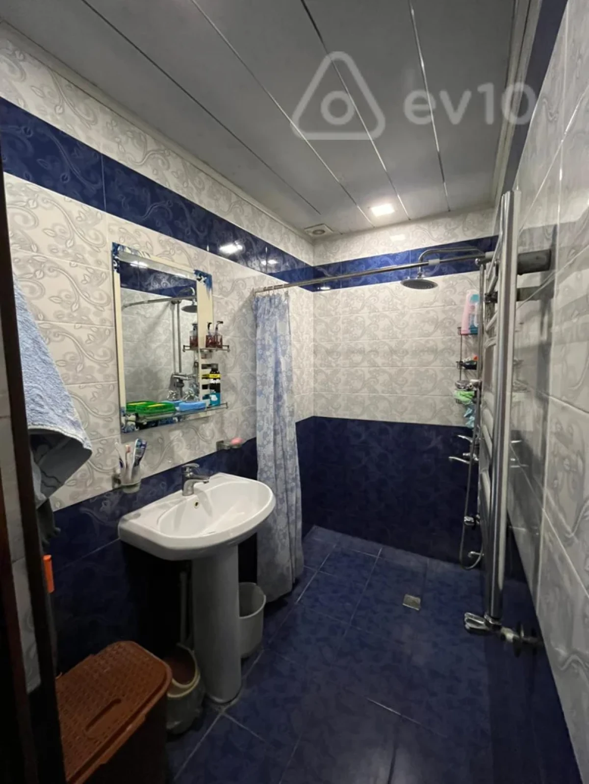 Satılır 2 otaqlı köhnə tikili 60 m²