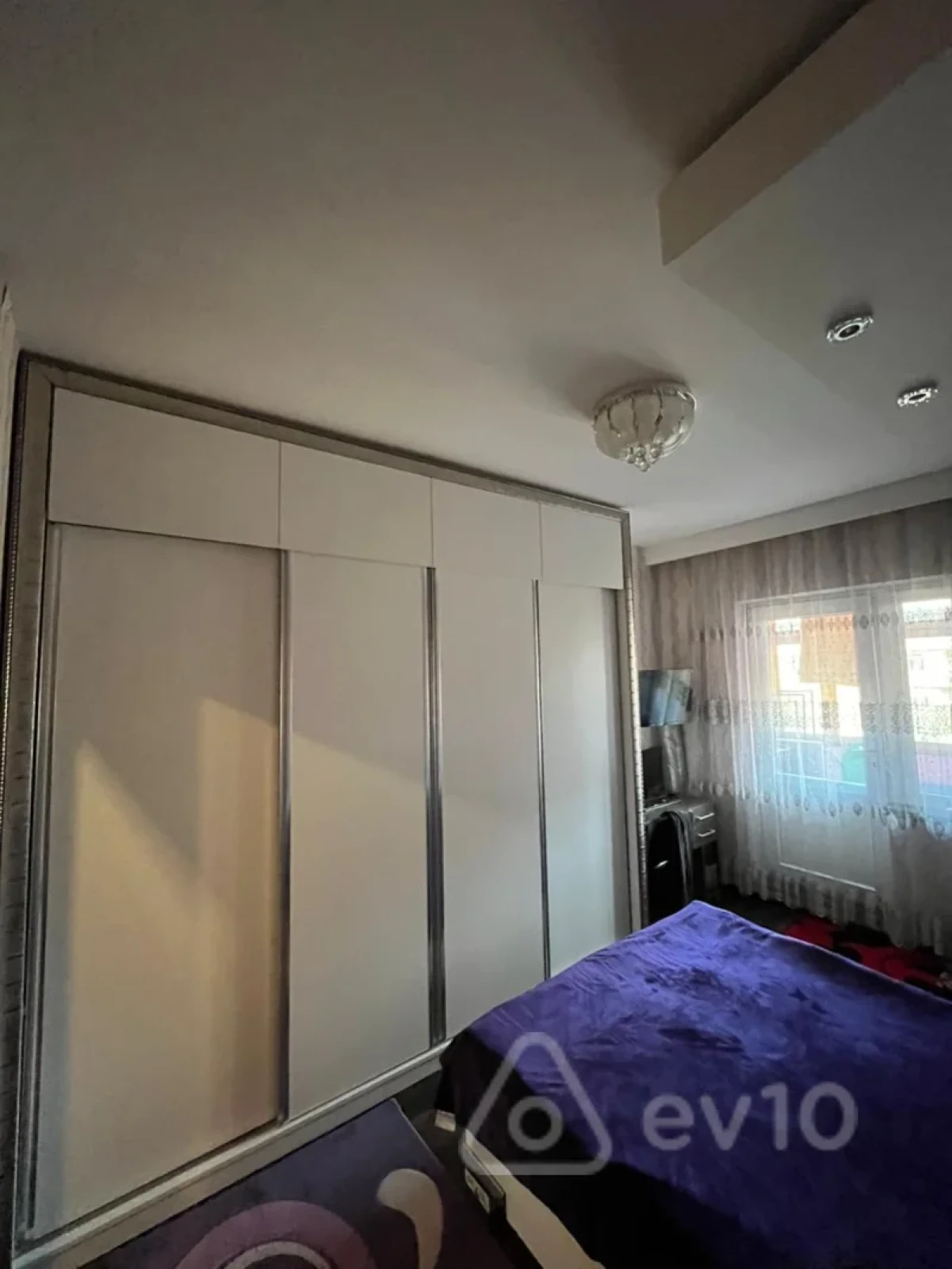 Satılır 2 otaqlı köhnə tikili 60 m²