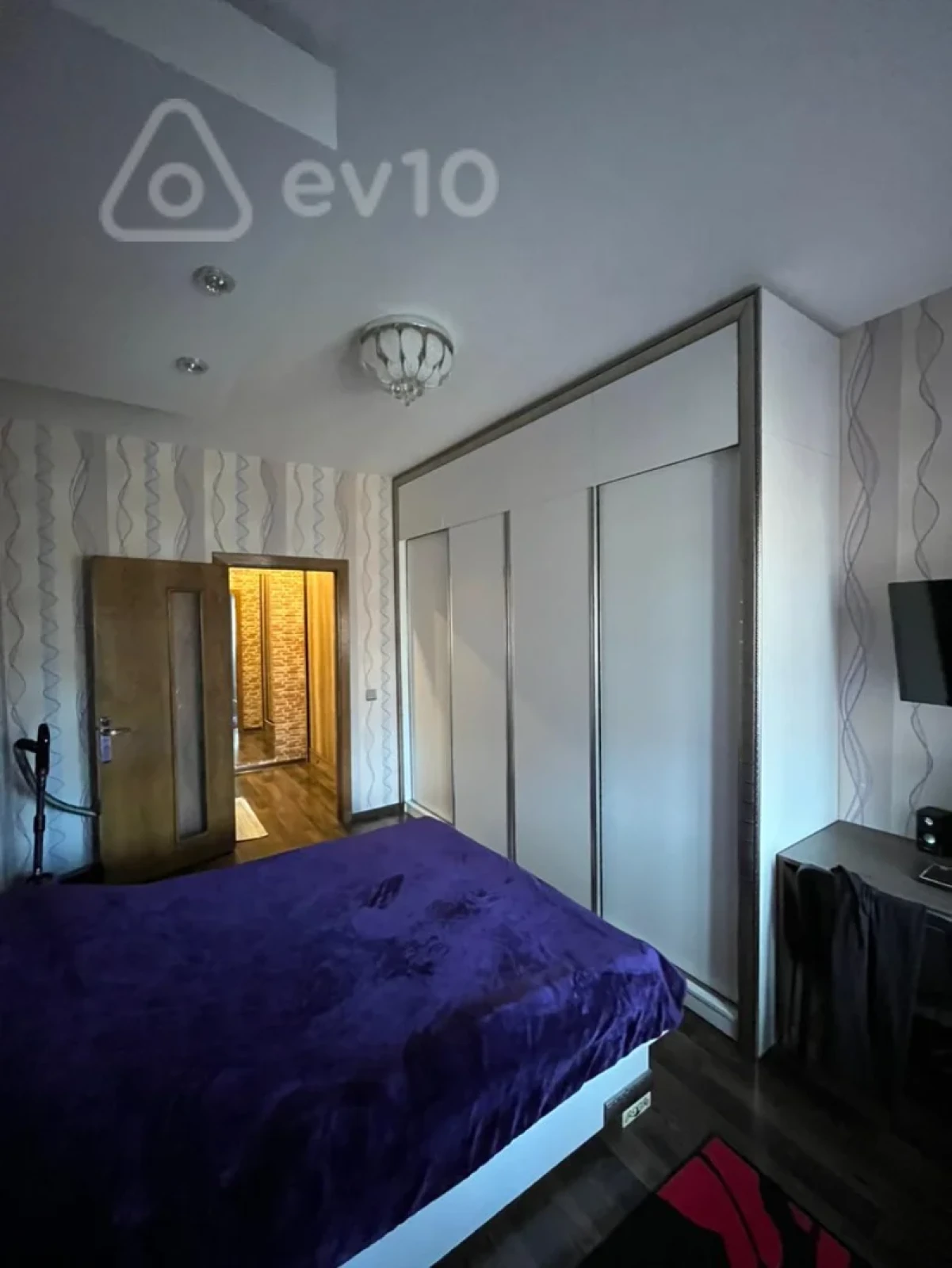 Satılır 2 otaqlı köhnə tikili 60 m²