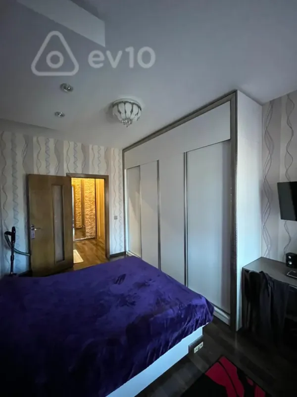 Satılır 2 otaqlı köhnə tikili 60 m²