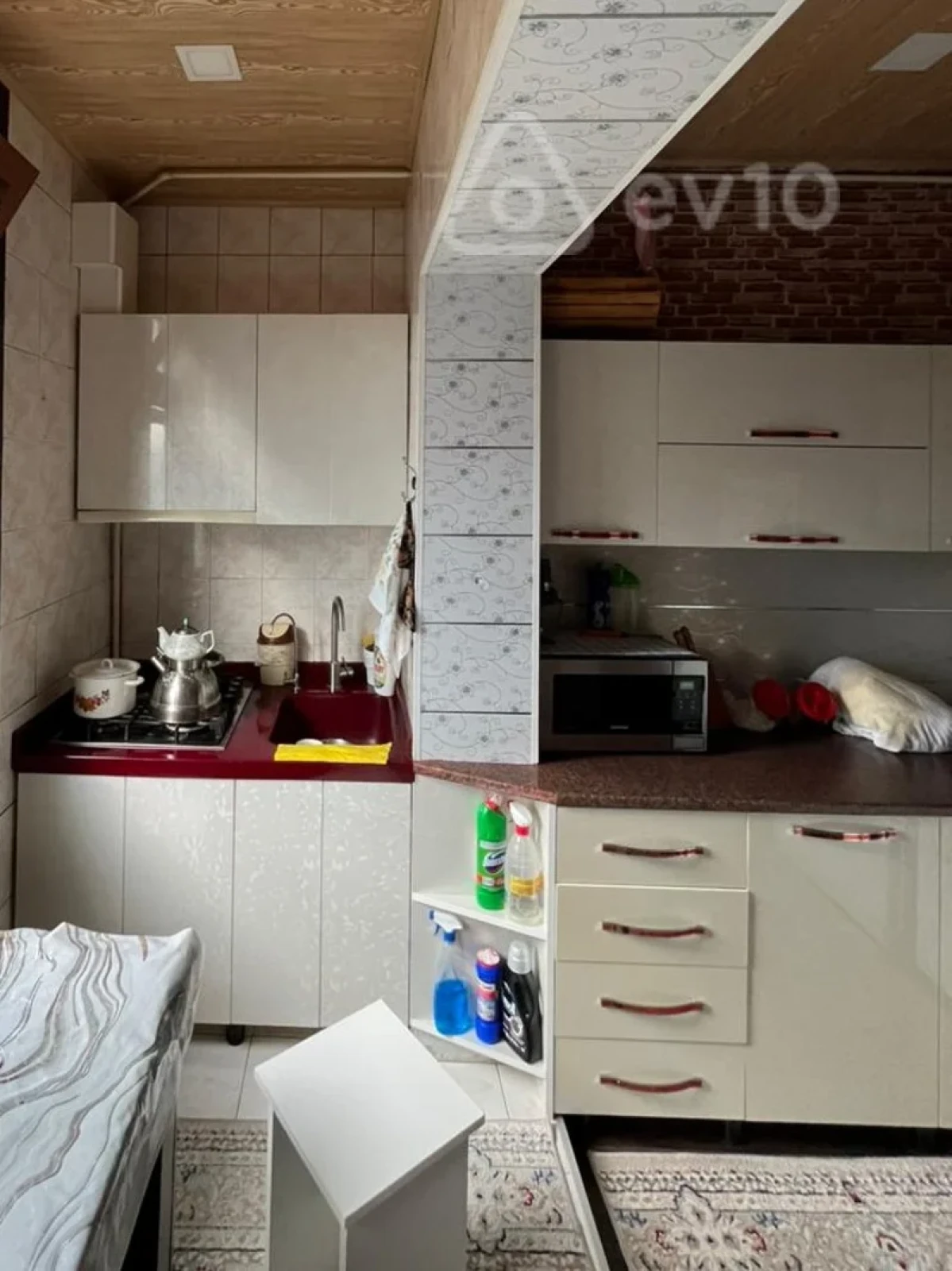 Satılır 2 otaqlı köhnə tikili 60 m²