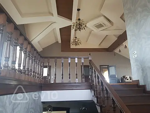 Satılır 9 otaqlı həyət evi 450 m²