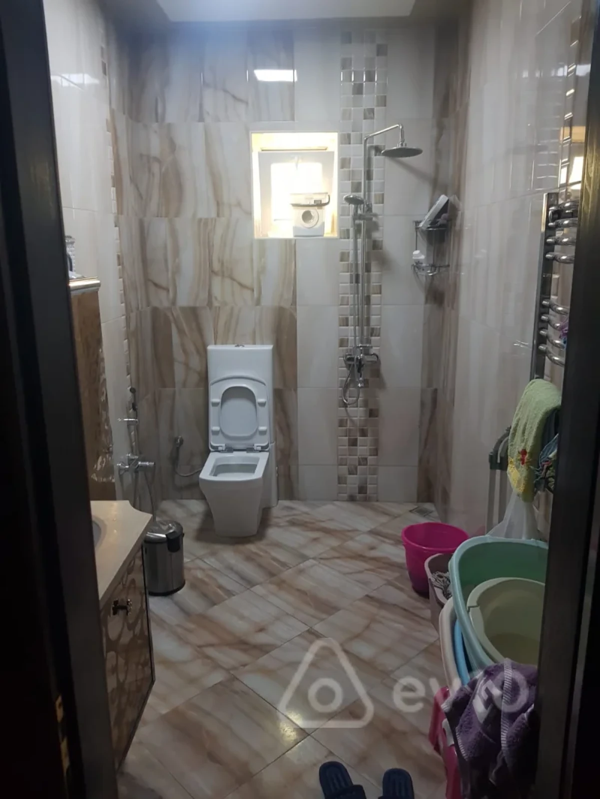 Satılır 9 otaqlı həyət evi 450 m²