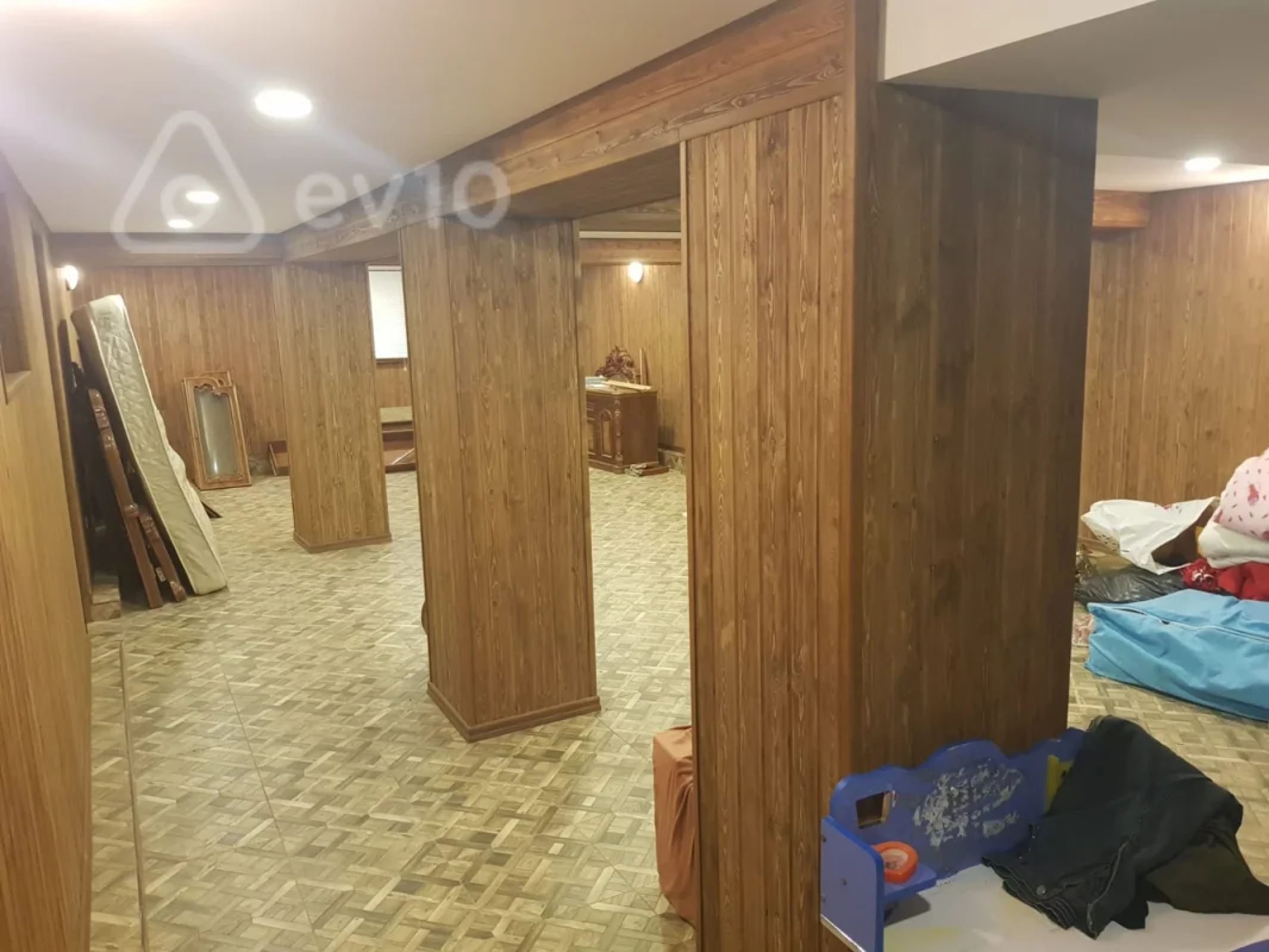 Satılır 9 otaqlı həyət evi 450 m²
