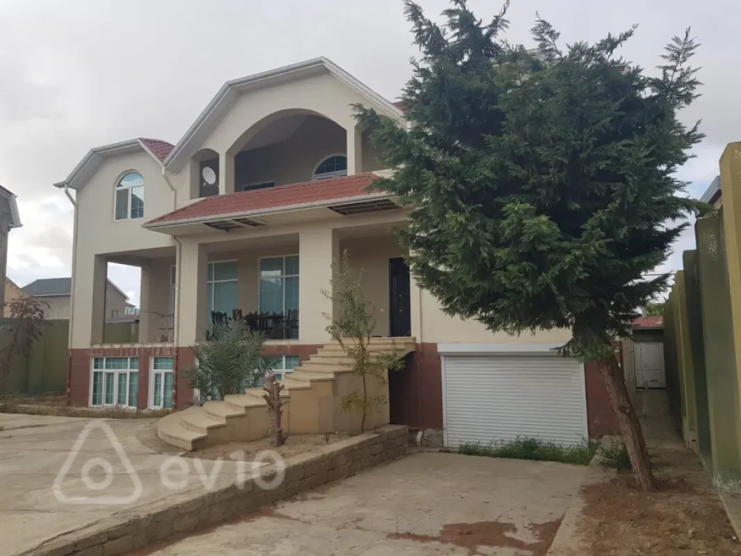 Satılır 9 otaqlı həyət evi 450 m²