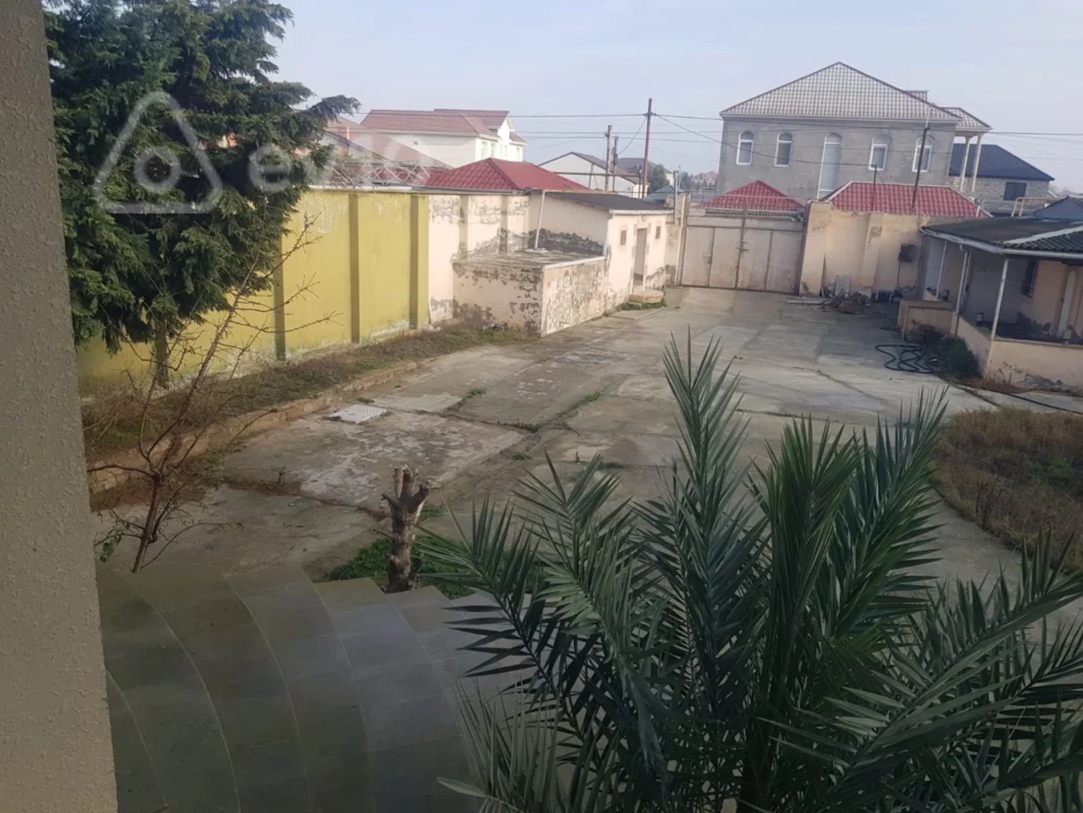 Satılır 9 otaqlı həyət evi 450 m²