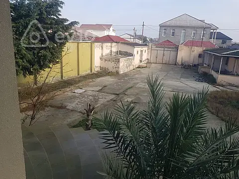 Satılır 9 otaqlı həyət evi 450 m²