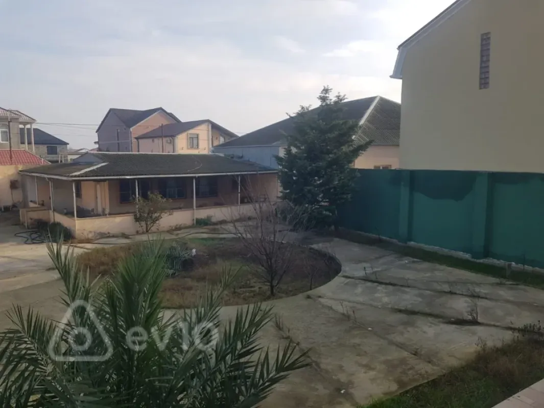 Satılır 9 otaqlı həyət evi 450 m²