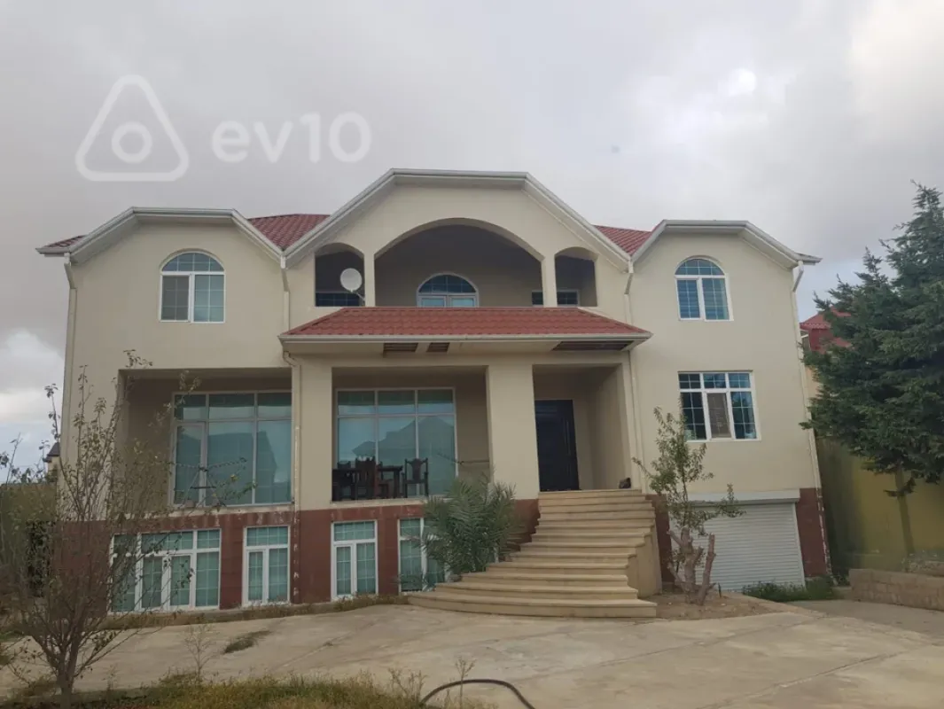 Satılır 9 otaqlı həyət evi 450 m²