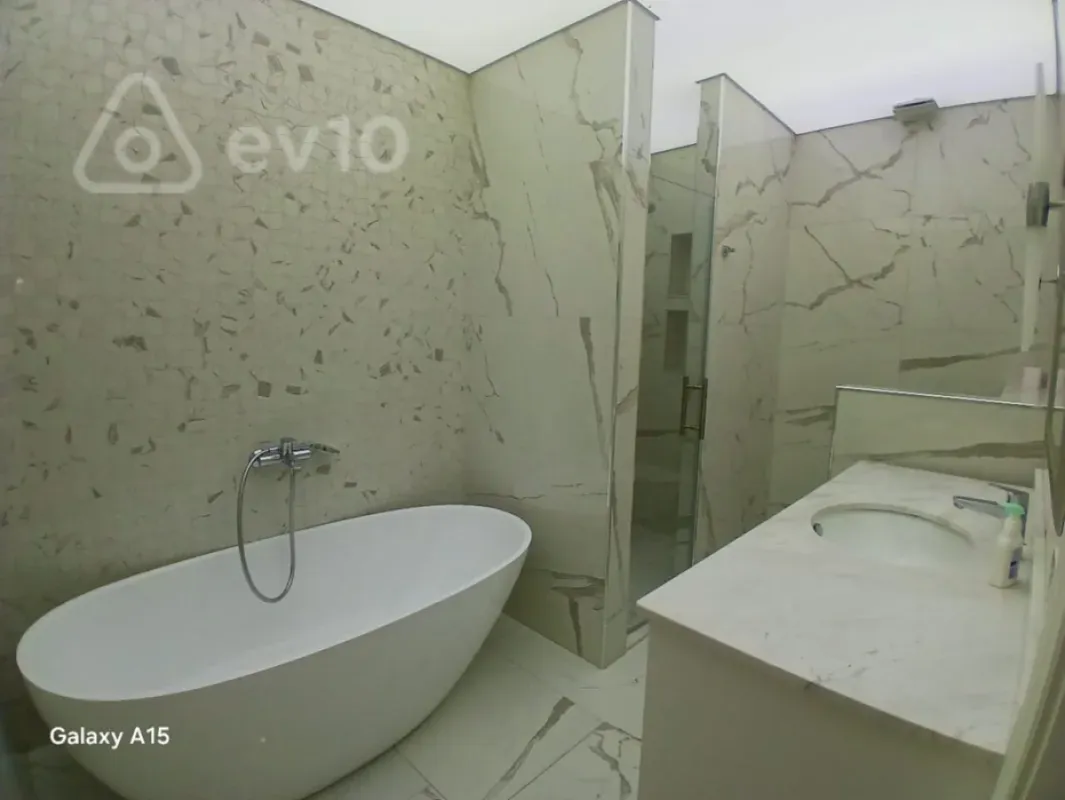 Satılır 4 otaqlı yeni tikili 211 m²