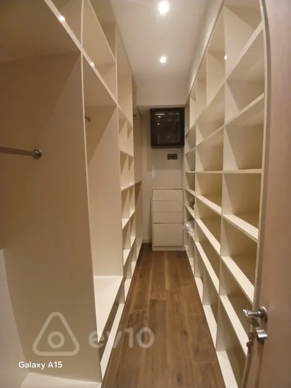 Satılır 4 otaqlı yeni tikili 211 m²