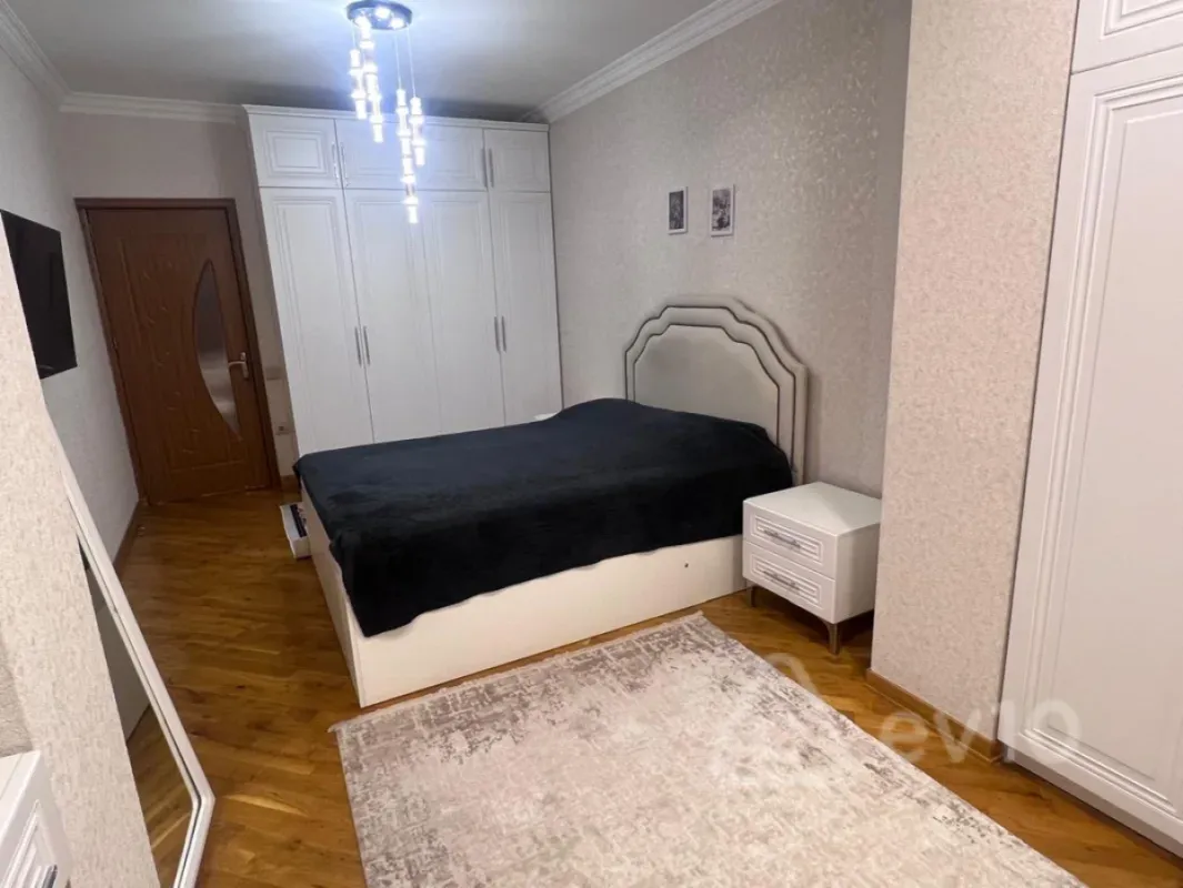 Satılır 4 otaqlı köhnə tikili 100 m²