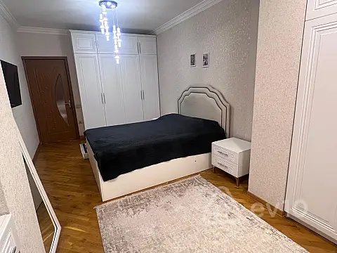Satılır 4 otaqlı köhnə tikili 100 m²