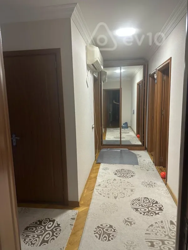 Satılır 4 otaqlı köhnə tikili 100 m²