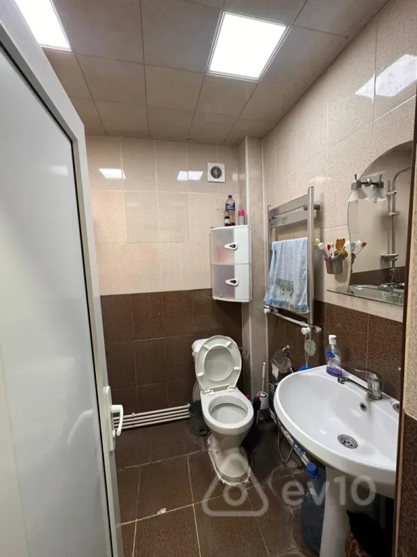 Satılır 2 otaqlı köhnə tikili 49 m²