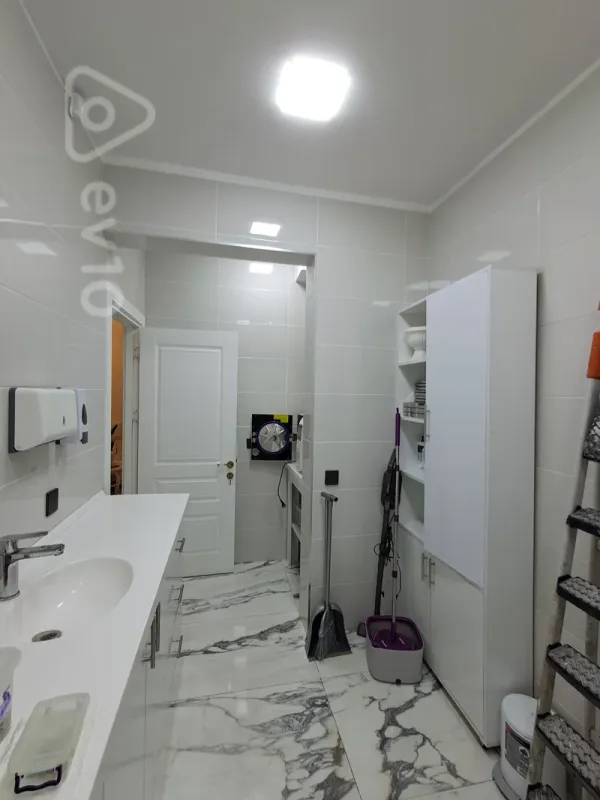 Satılır mənzil 100 m²