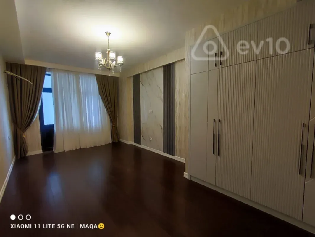 Satılır 4 otaqlı yeni tikili 215 m²
