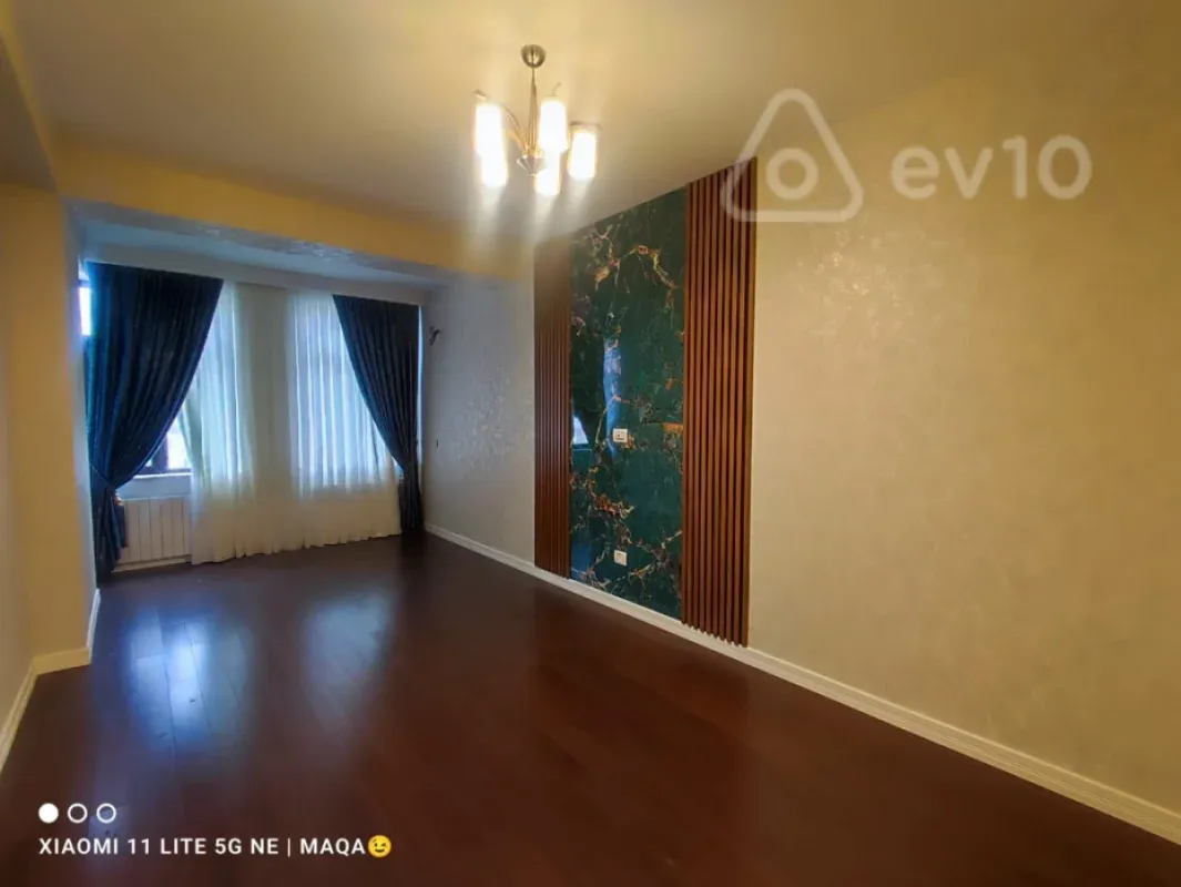 Satılır 4 otaqlı yeni tikili 215 m²