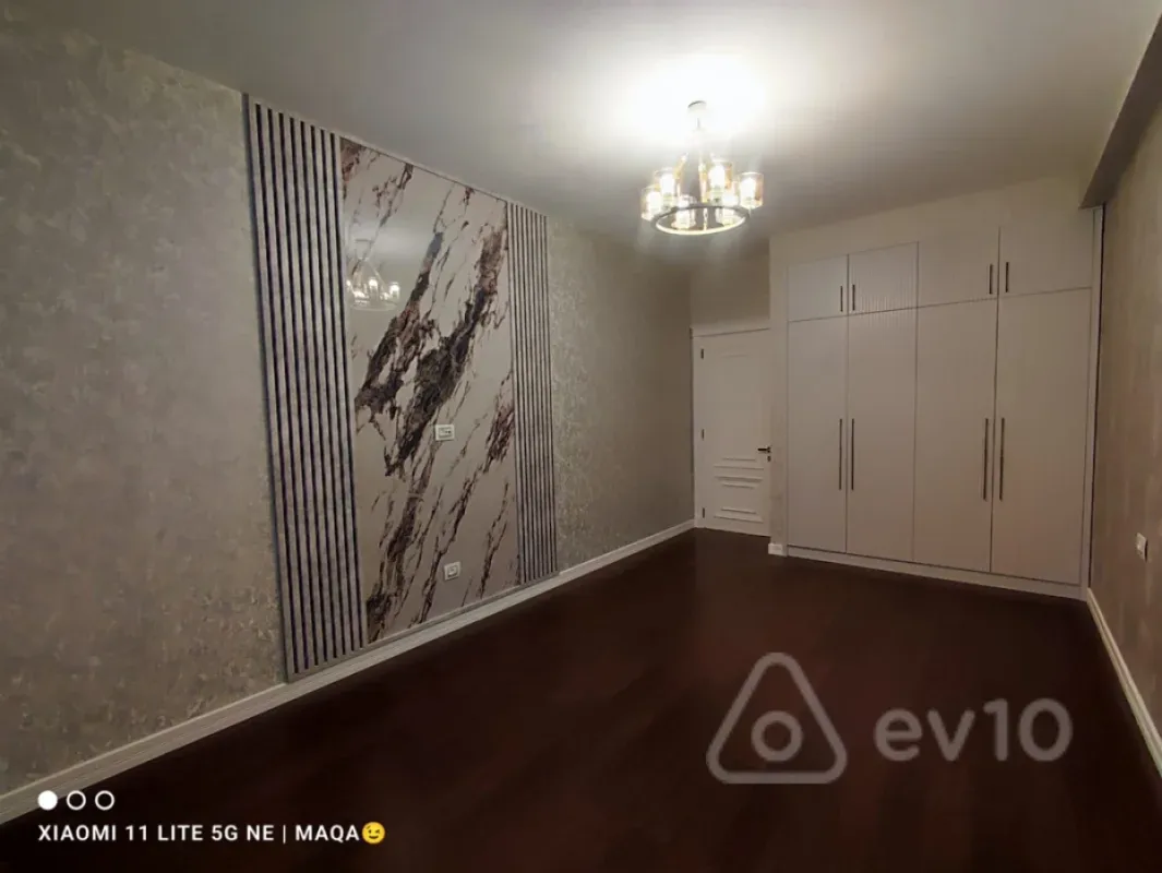 Satılır 4 otaqlı yeni tikili 215 m²