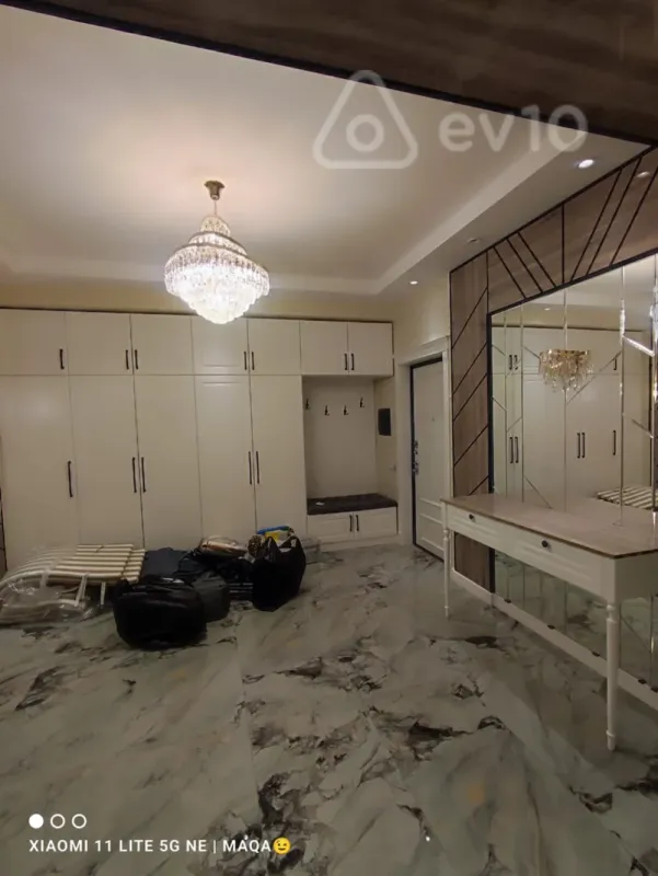 Satılır 4 otaqlı yeni tikili 215 m²